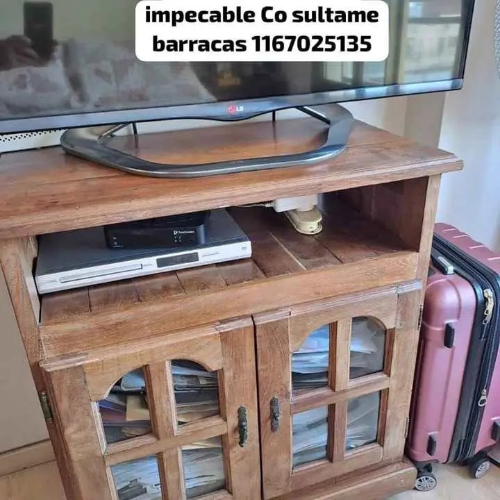 Se va hoy hermosa mesa de TV madera maciza retiras hoy barracas