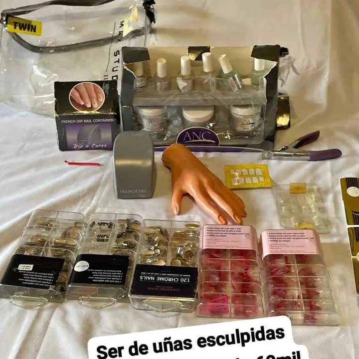 Ser de manicura uñas esculpidas