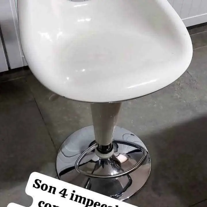 Banquetas nuevas hermosas son 4 precio por 4