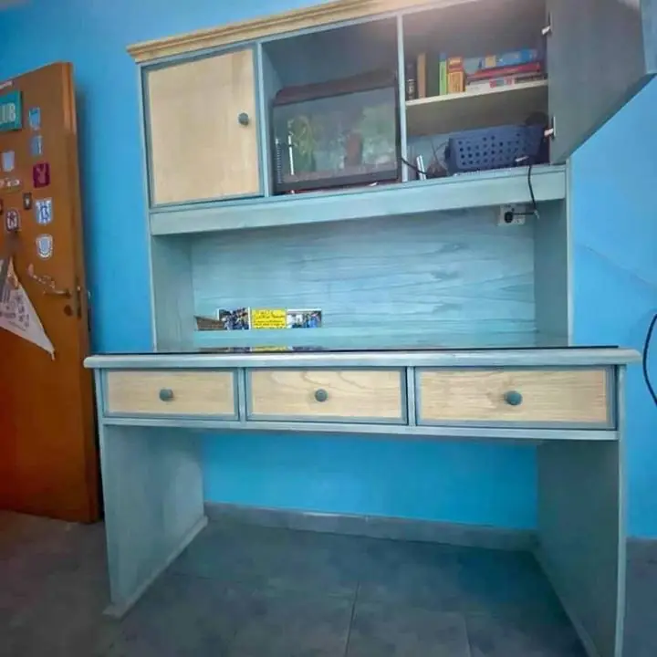 Se vende hoy últimos días hermoso mueble escritorio roble macizo patinado se retira en Saavedra