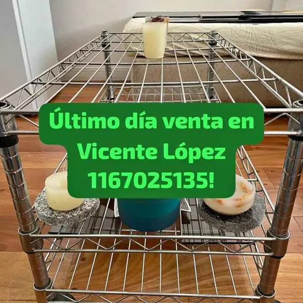 Se va hoy se retira en Vicente López hermosa. Mesa ratona diseño vi tage