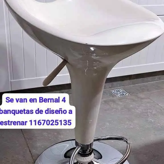 Se van últimos días venta Bernal centro cuatro banquetas de diseño a estrenar