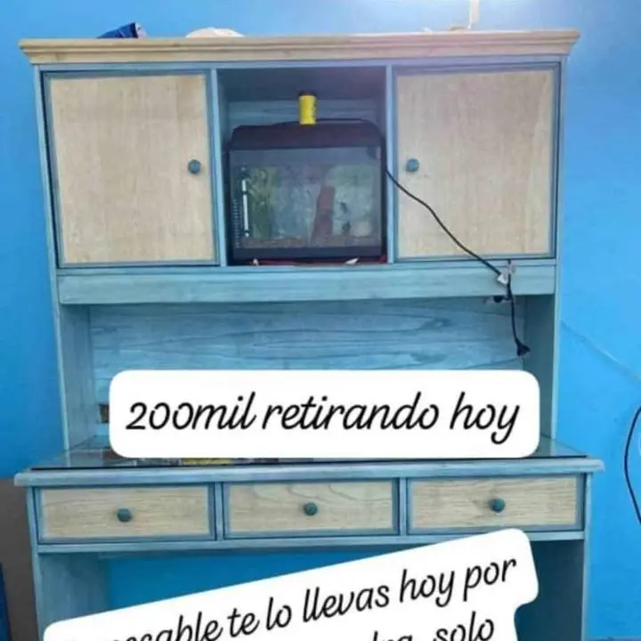 Hermoso escritorio mueble de retira por Saavedra