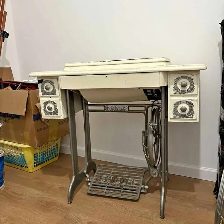 Se va hermosa maquina de coser antigua diseño vi tage funcionandi perfecto Saavedra