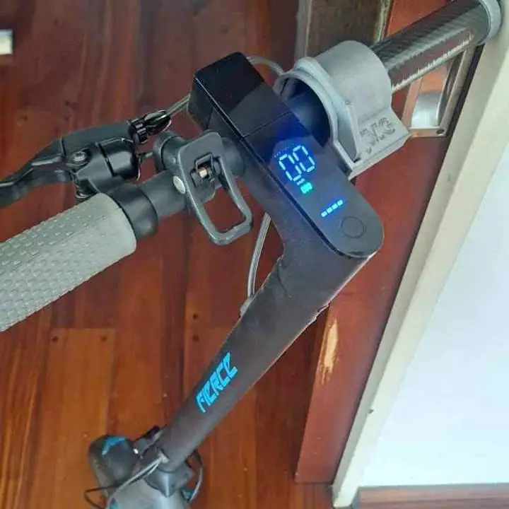 Se va hoy monopatín eléctrico fierce Co. Cambios de moto masclmodo manejo Martínez