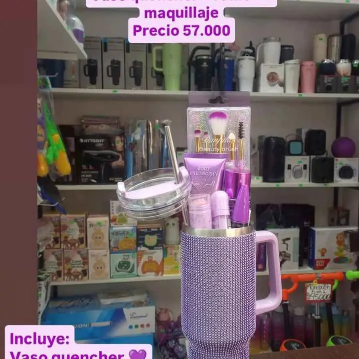 Vaso quencher con brillo + ramo de maquillaje