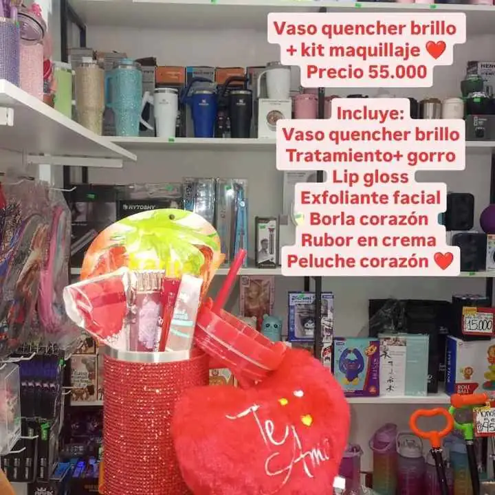 Vaso quencher con brillo + kit maquillaje + peluche corazón