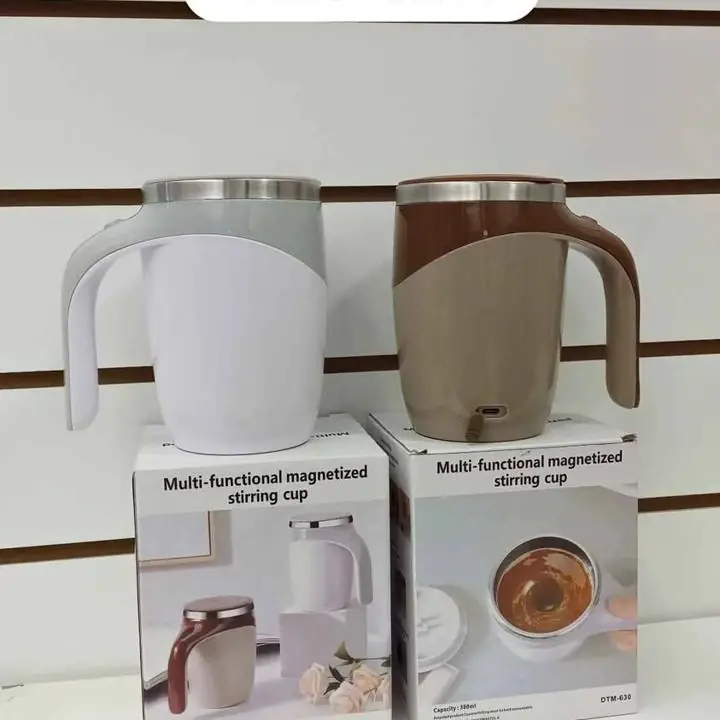 Taza con batidor térmico recargable