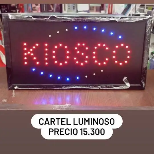Carteles luminosos abierto y kiosko