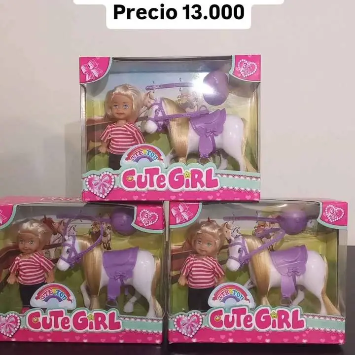 Muñeca con caballo