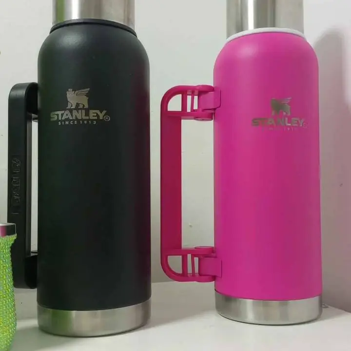 Termo Stanley 1 LTS fucsia y negro