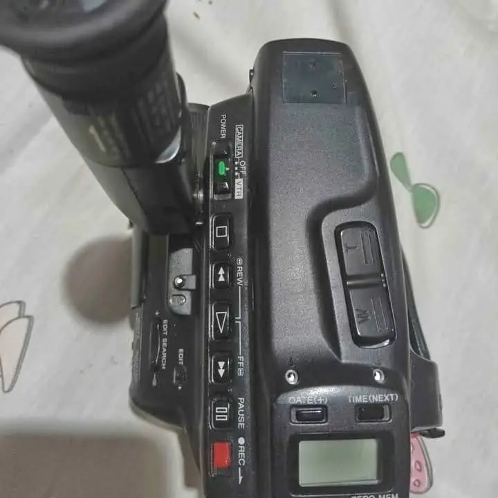 Vídeo cámara Sony modelo CCD-TR6