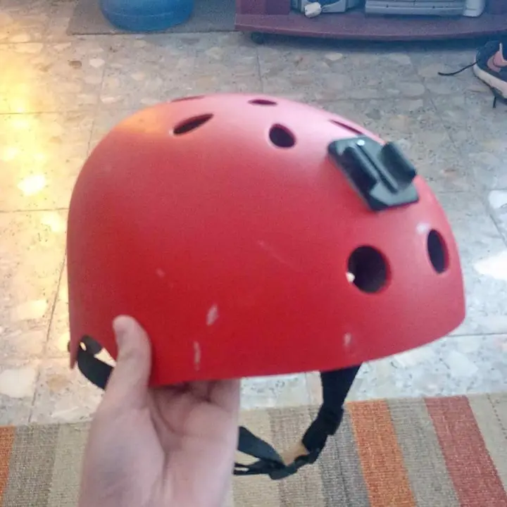 Casco rojo – ideal para bici, patines y monopatín