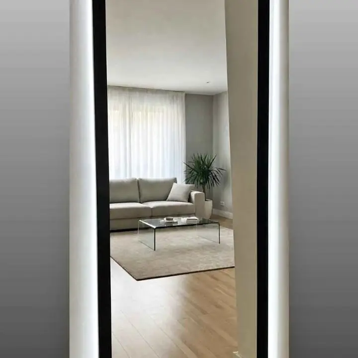 Espejo de Madera con Luz LED Integrada Moderna