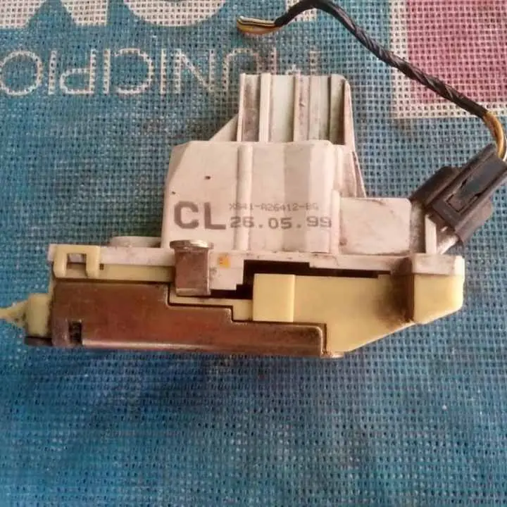 Cerradura con modulo de centralizado Trasera derecha Ford Focus 1 $$$60000!