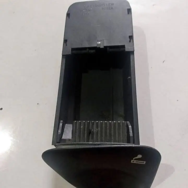 Cenicero de Ford Focus 1 $$$18000!