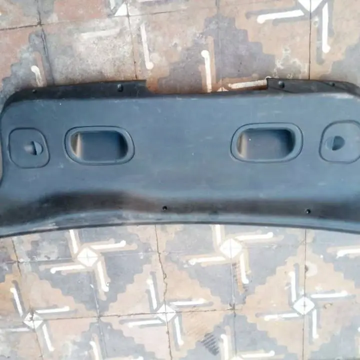 Moldura de porton trasero Ford Escort G2 $$$40000!