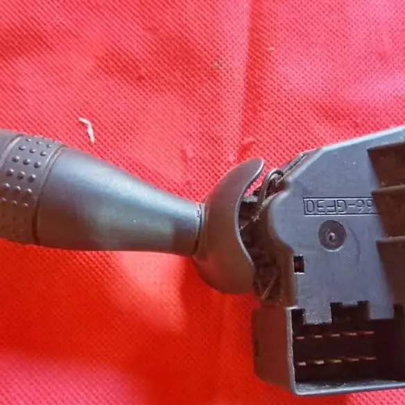 Llave de luces de giro Ford Focus 1 $$$50000!