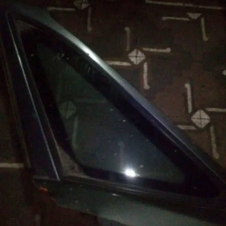 Vidrio Triangular Lateral trasero Izquierdo Escort G2 $$$40.000!