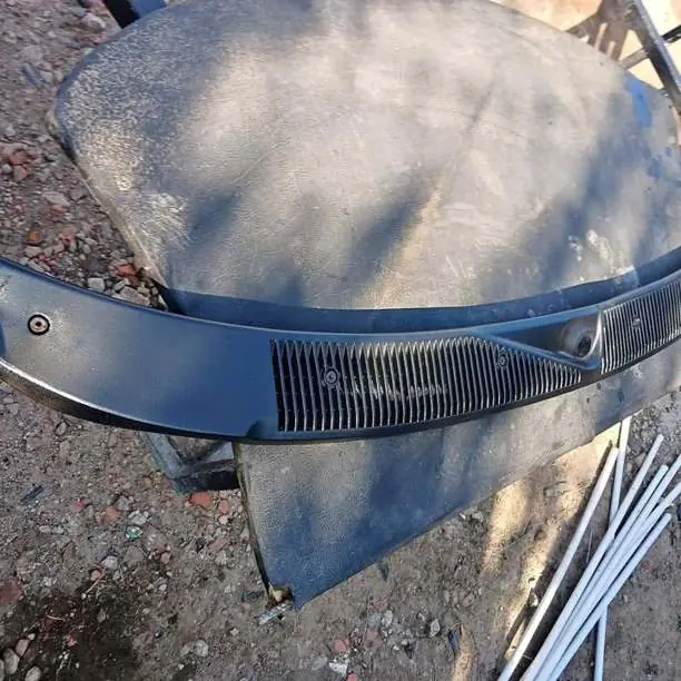 Moldura Bajo parabrizas Ford Orion/Escort G2 $$$100000!