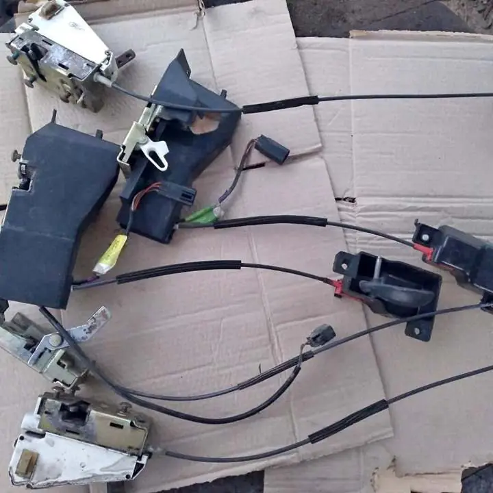 Cerradura con modulo de centralizado Ford Orion $$$150000! c/u