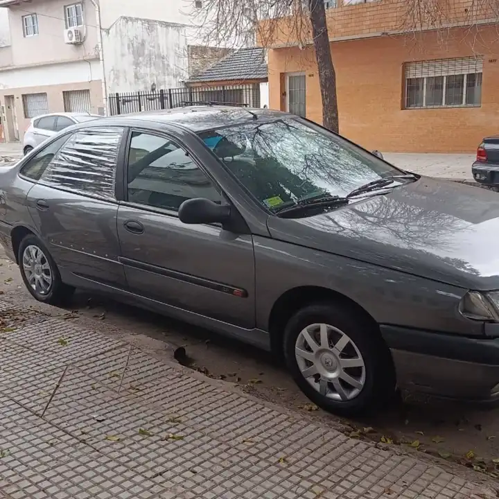 Laguna 2.0 nafta todos los papeles al dia precio 1.900.000 1 1 2 1 7 5 8 8 1 8