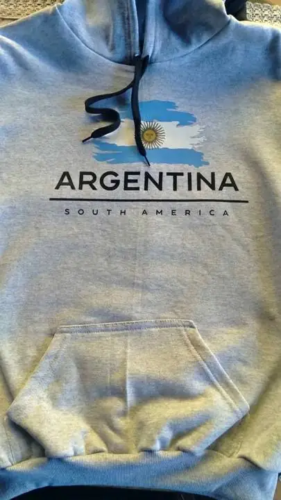 Buzo con capucha. Talle 3. Gris o negro