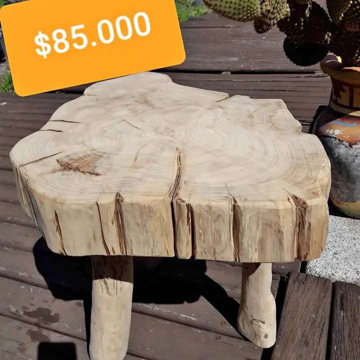Mesa ratona de ciprés, natural, con patas de ciprés
