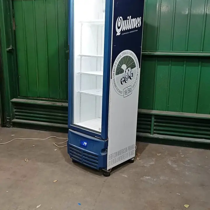 Heladera vertical Exhibidora marca Inelro