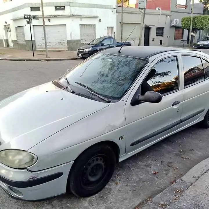 Vendo Renault megane 2009 1.6 con GNC titular tapa de cilindros a reparar muy bueno $ 2900.000 total