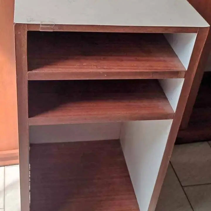 Mesa de luz con rueditas