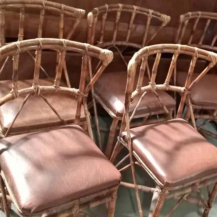 Juego de 5 sillas de caña tapizadas