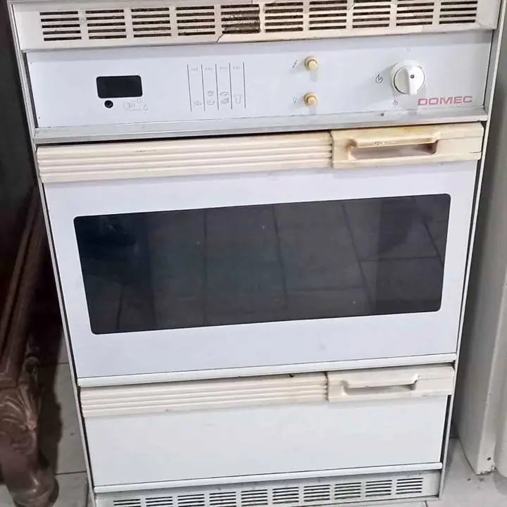 Horno para embutir marca Domec