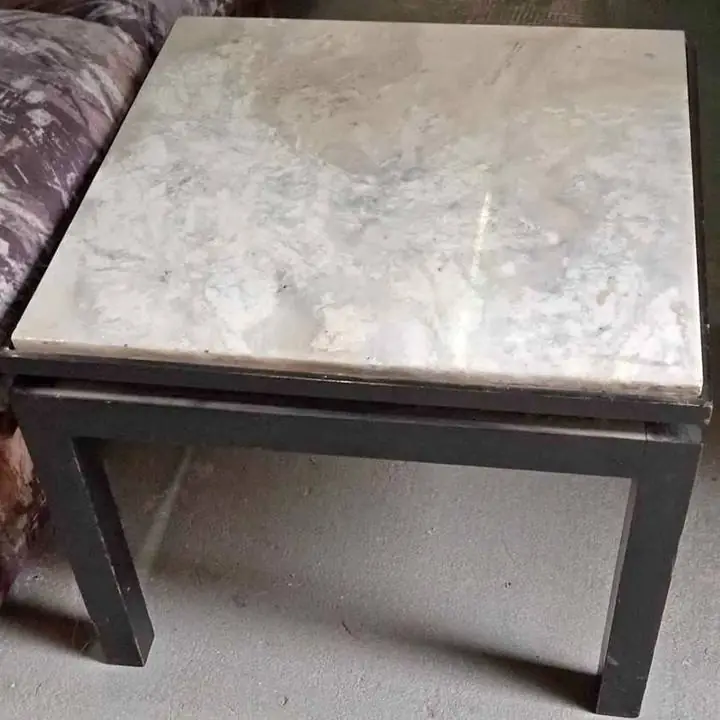 Mesa ratona de madera y mármol