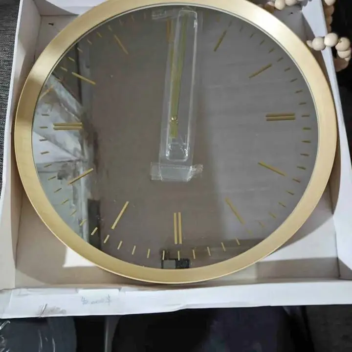Reloj de pared con espejo