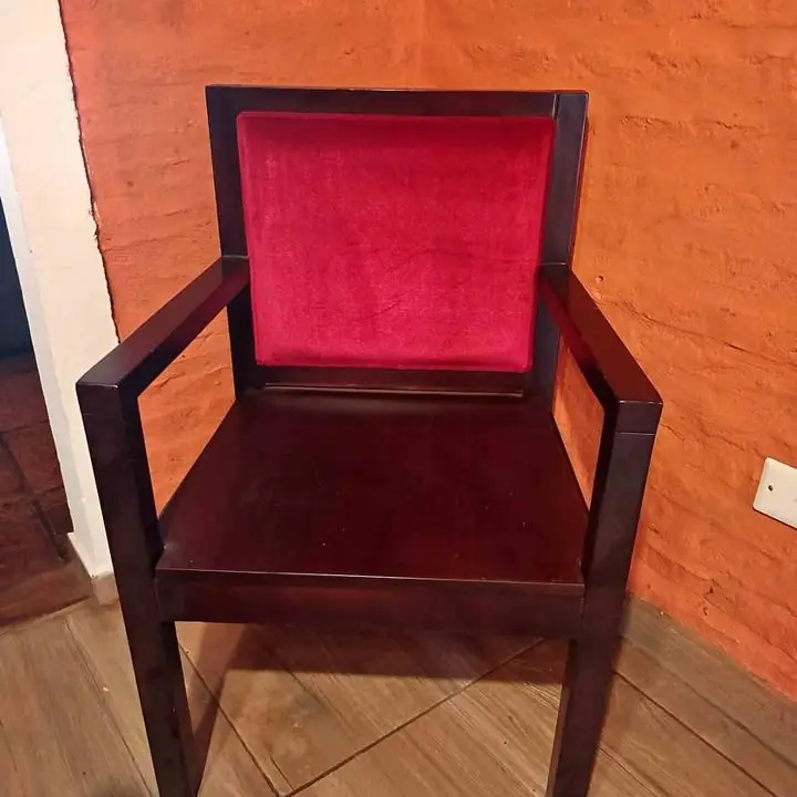 Sillón de madera americana