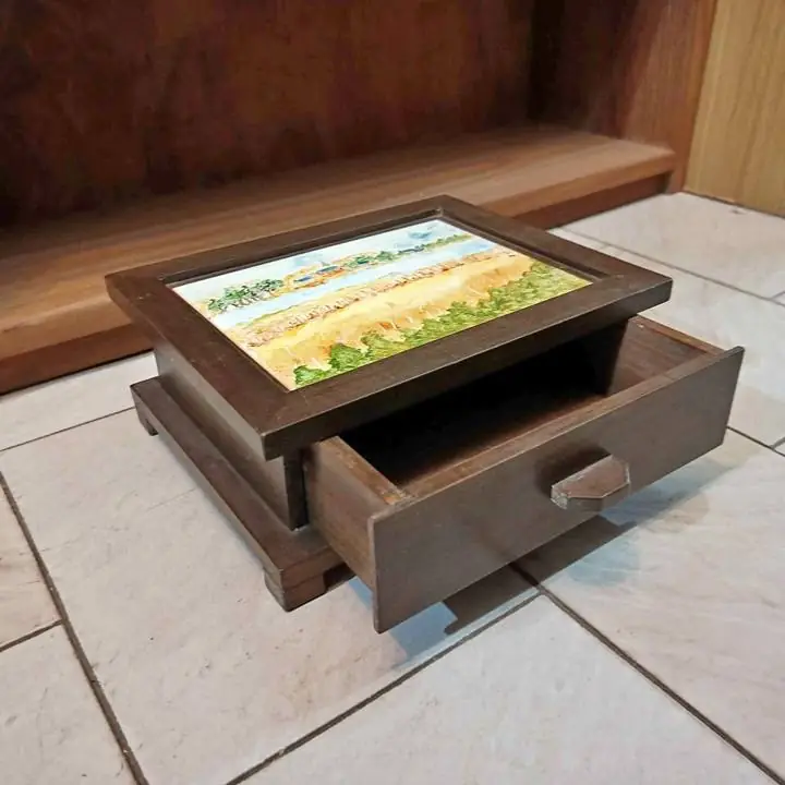 Caja alajero de madera