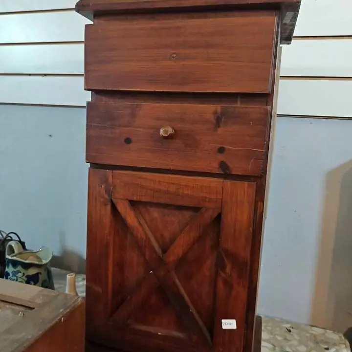 Mesa de luz de pino