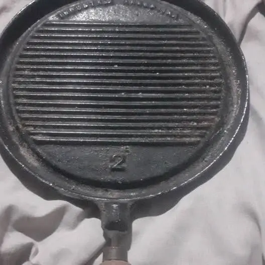 Vendo olla y chrrasquera 50 mil las 2 hoy 1123 178784 enviar wassap