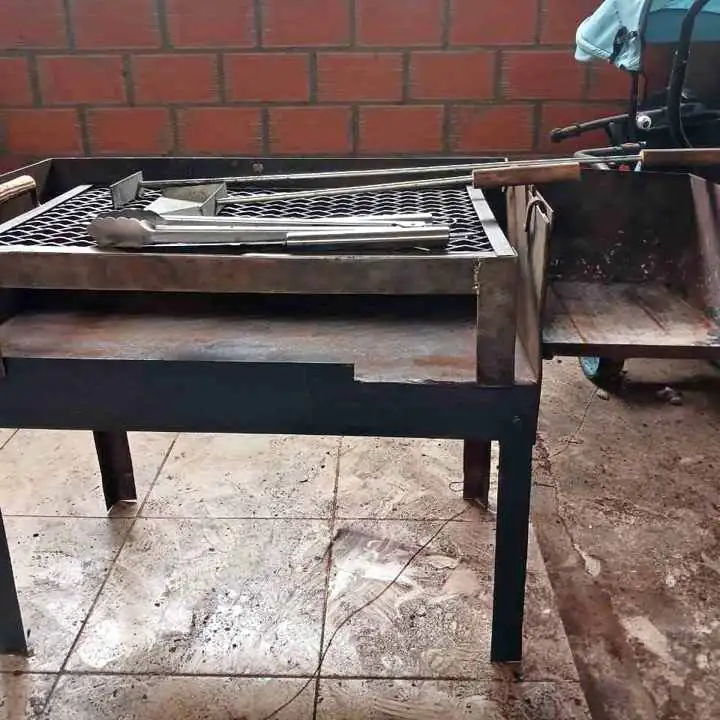 Vendo parrilla completa 120 para hoy soy de solano enviar wassap