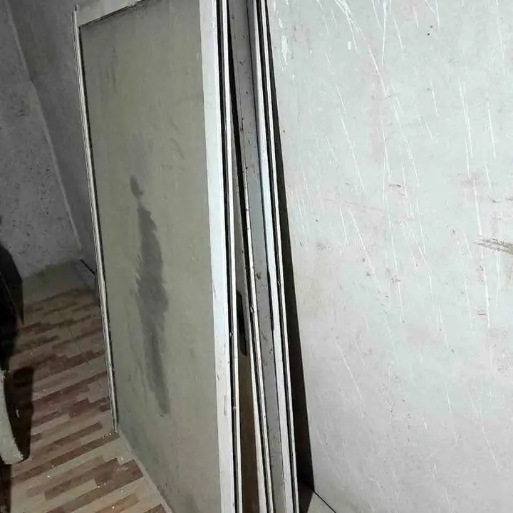Vendo 6 hojas de ventanal a 200 mil hoy