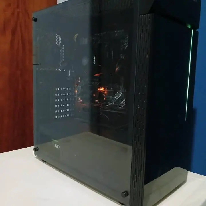 Vendo computadora en muy buen estado, funcionando perfecto. Ideal para gaming, trabajo y estudio