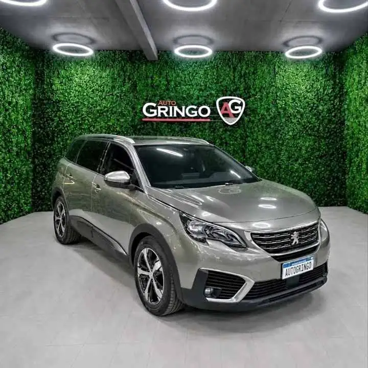 Peugeot 5008 (7 asientos) año 2018