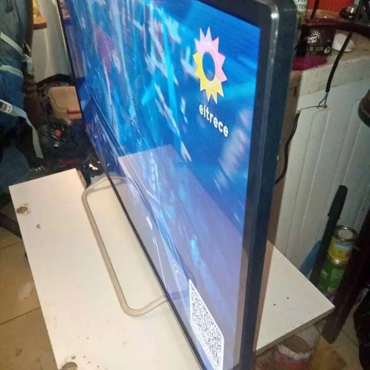 LCD top Hause de 43 " con su control remoto original