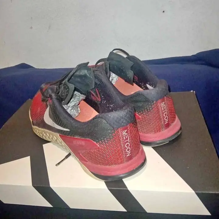 Zapatillas Nike talle 42 precio 50 mil WhatsApp
