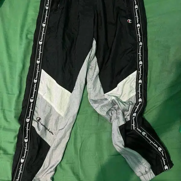 Pantalon champions poca vista