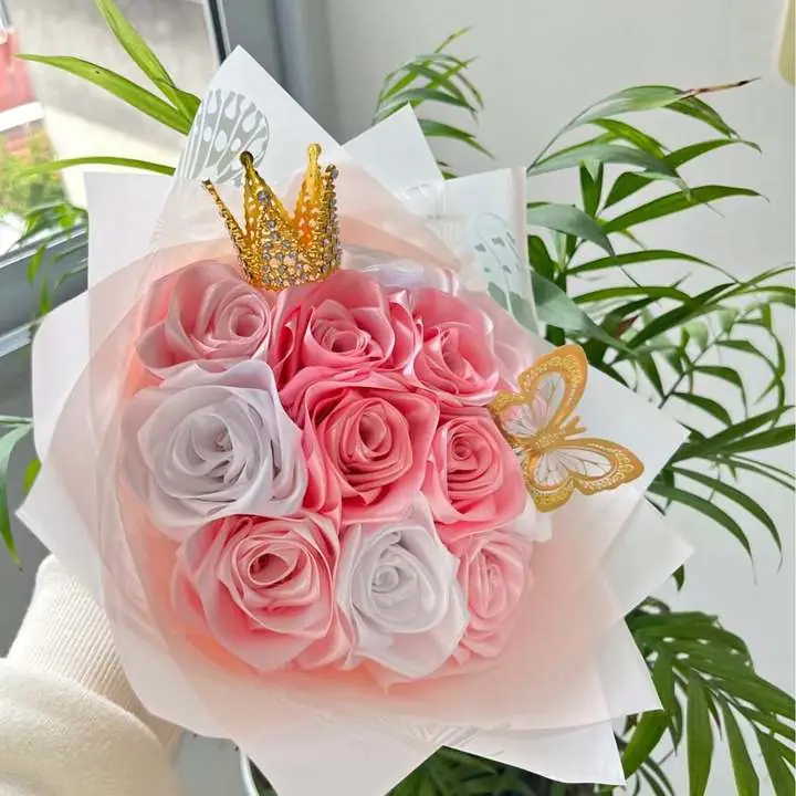Ramo de 12 rosas eternas