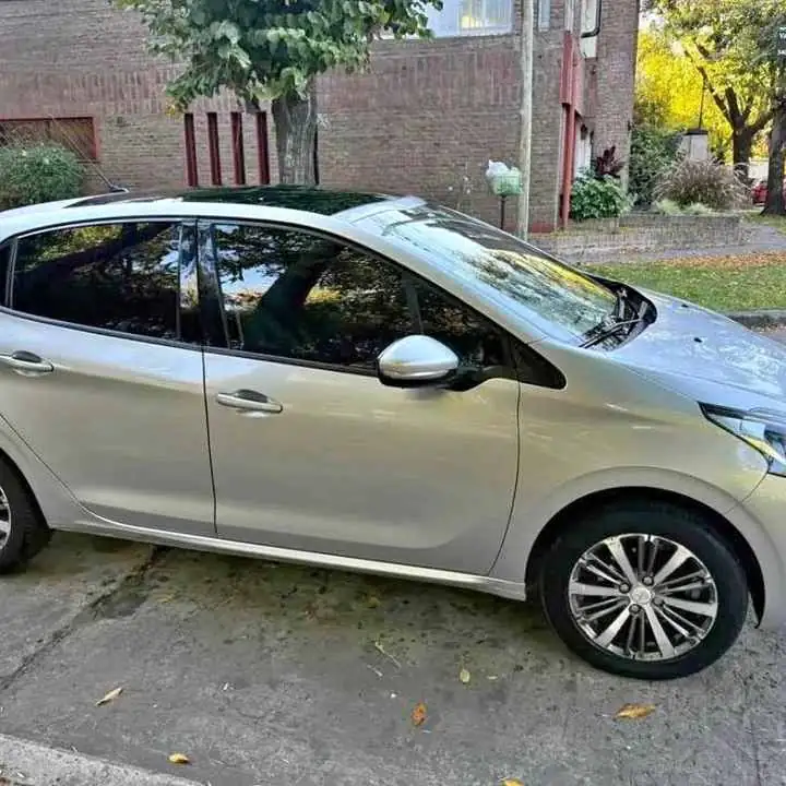 Vendo Peugeot 208 full urgente