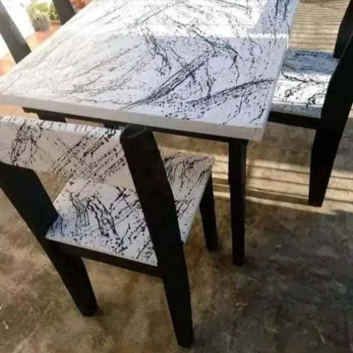 Mesa y silla de pino