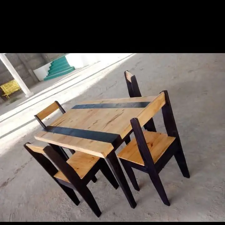 Somos fabricantes de mesa y silla de pino hacemos envios abonas al recibir